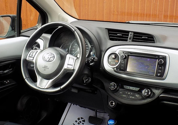 Toyota Yaris cena 34900 przebieg: 175000, rok produkcji 2012 z Wieruszów małe 466